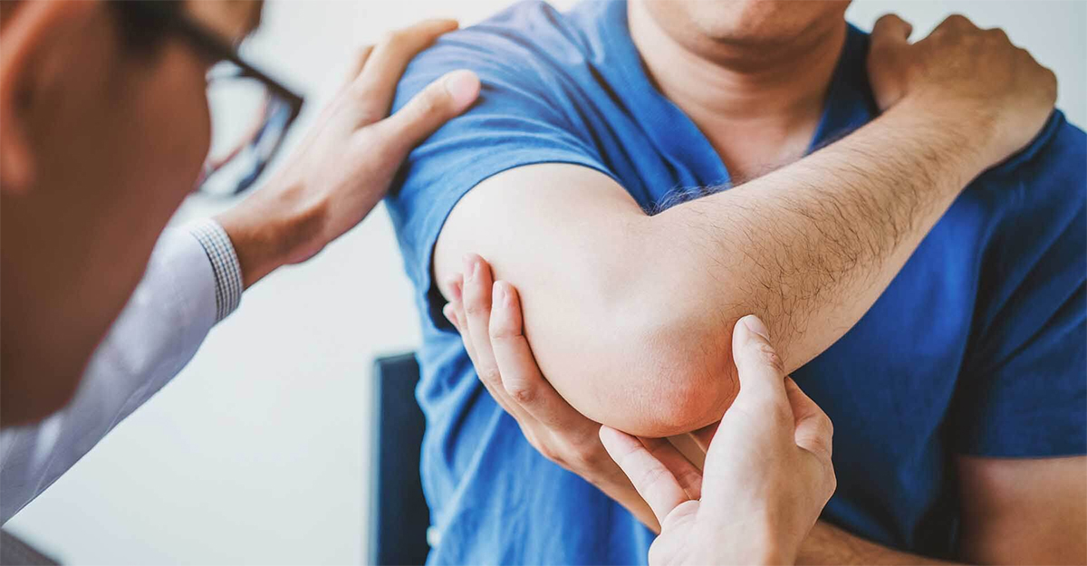 Common Symptoms of Elbow Pain After a Work Injury